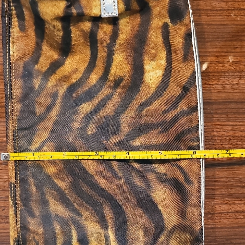 MAC Cosmetics Large Tiger Print Makeup Bag - Picture 5 of 5